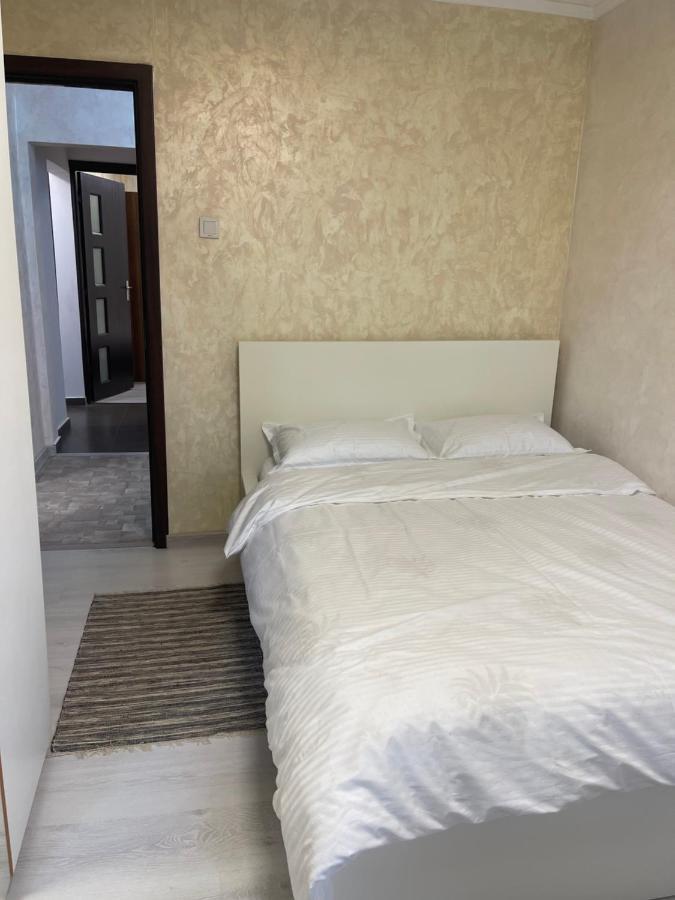 Guest House Тыргу-Жиу Экстерьер фото