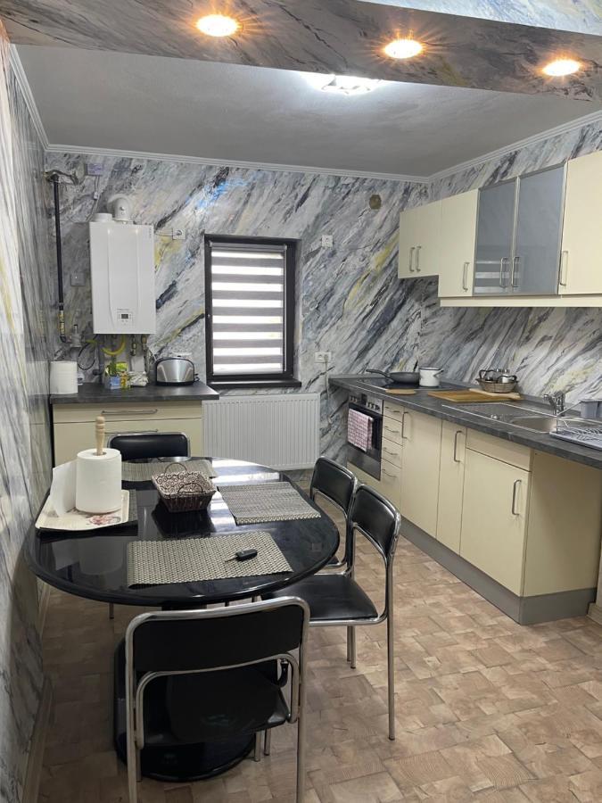 Guest House Тыргу-Жиу Экстерьер фото