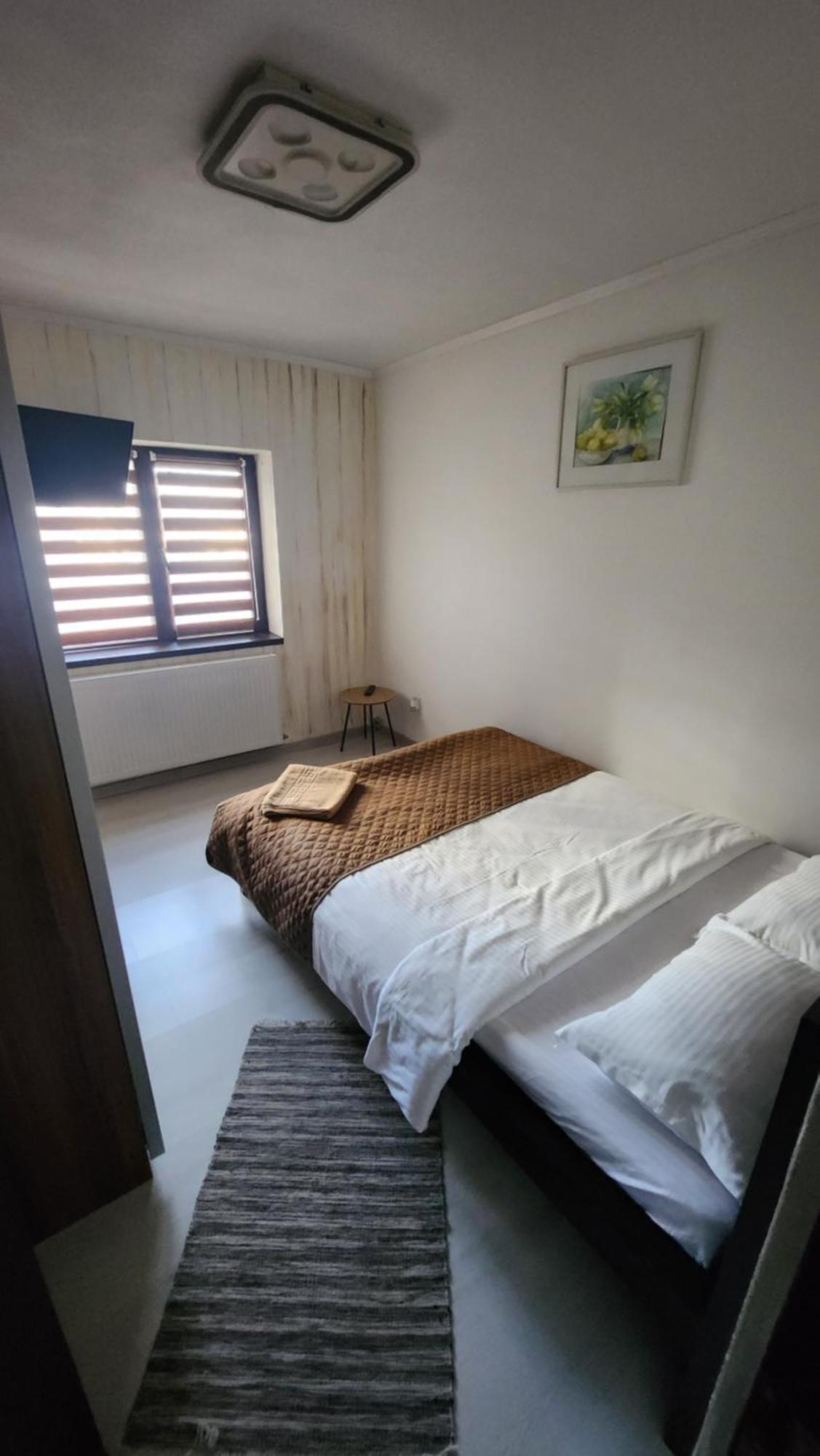 Guest House Тыргу-Жиу Экстерьер фото
