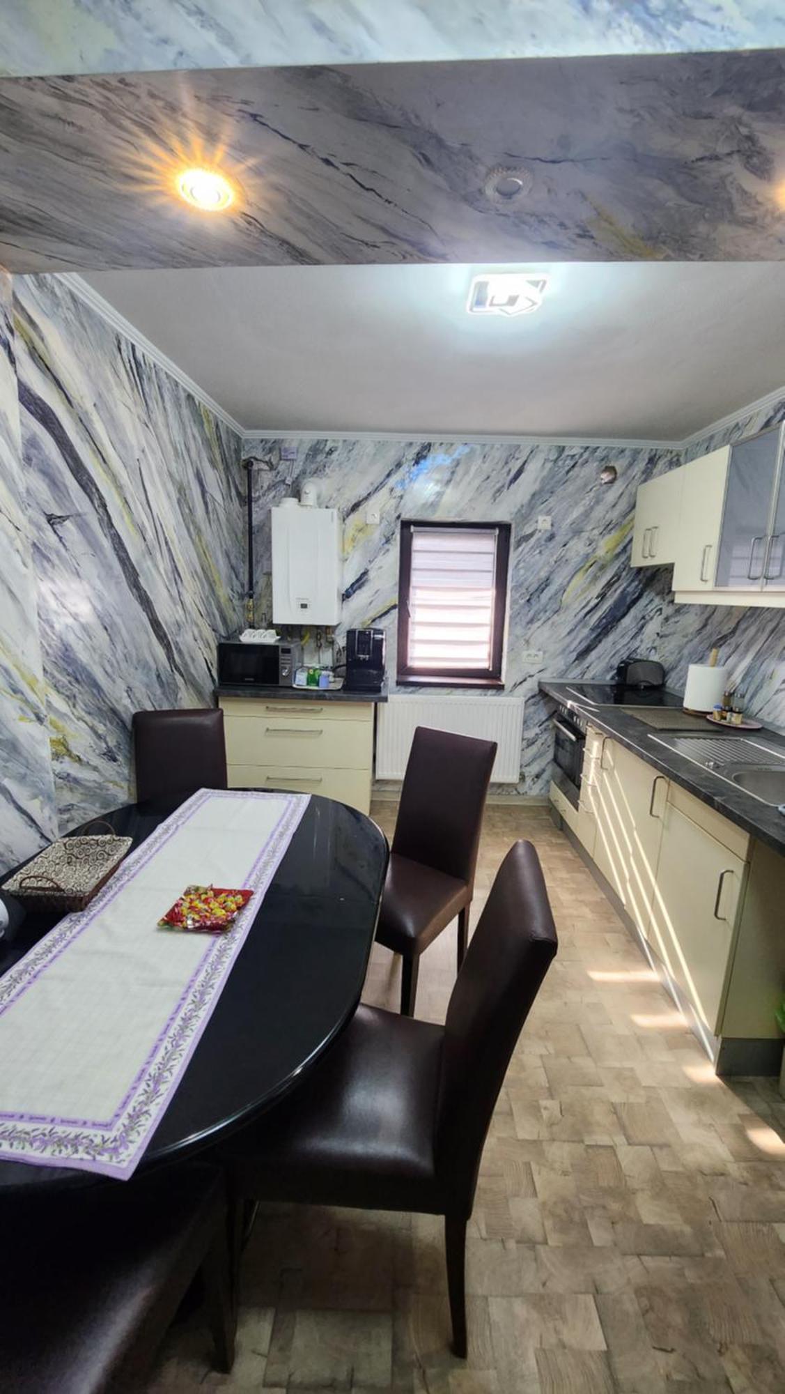 Guest House Тыргу-Жиу Экстерьер фото