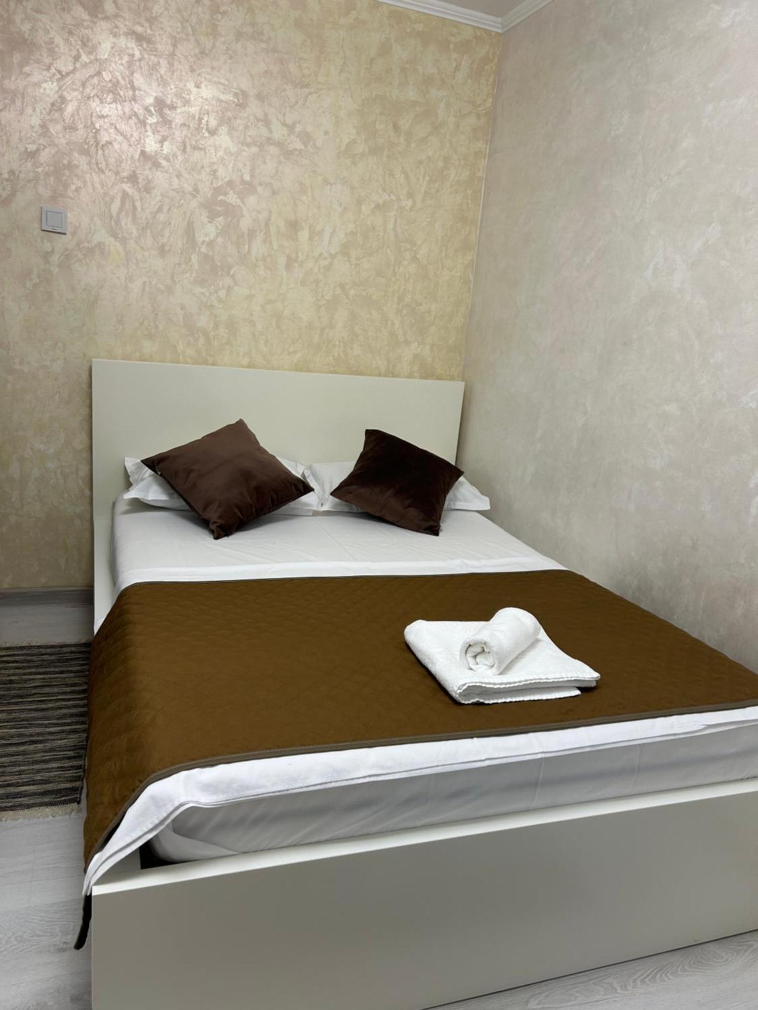 Guest House Тыргу-Жиу Экстерьер фото