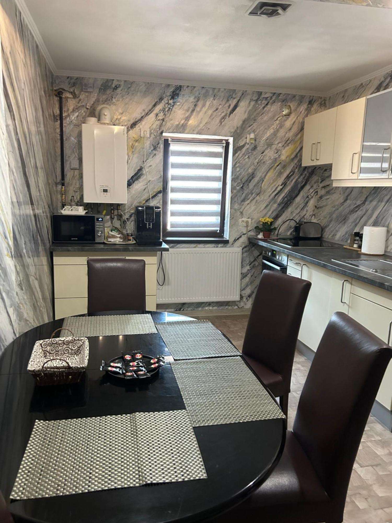 Guest House Тыргу-Жиу Экстерьер фото
